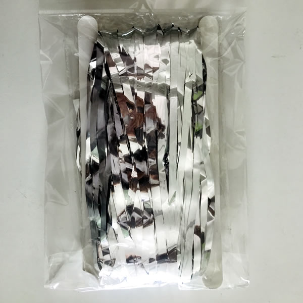 銀色フリンジカーテン